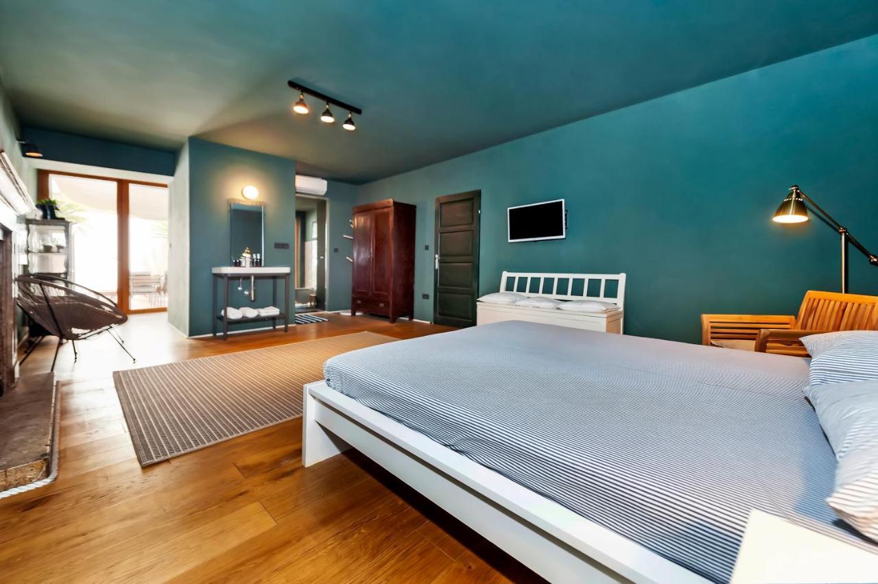 Apartments & Rooms Carera 6 ロヴィニ エクステリア 写真