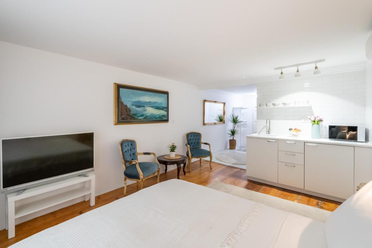 Apartments & Rooms Carera 6 ロヴィニ エクステリア 写真