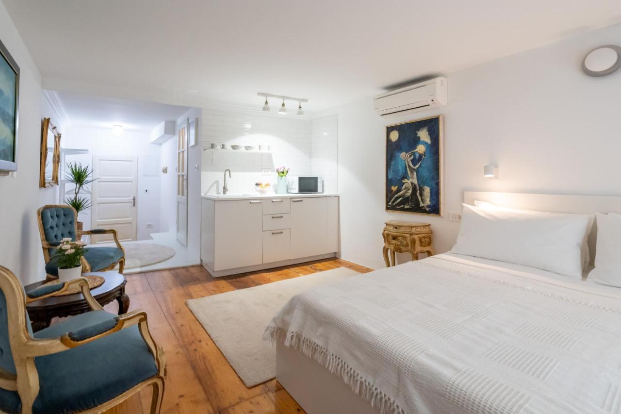Apartments & Rooms Carera 6 ロヴィニ エクステリア 写真